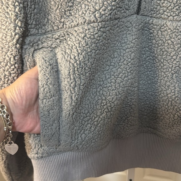 Varley Duray Cozy Gray Sherpa Pullover - Picture 5 of 7